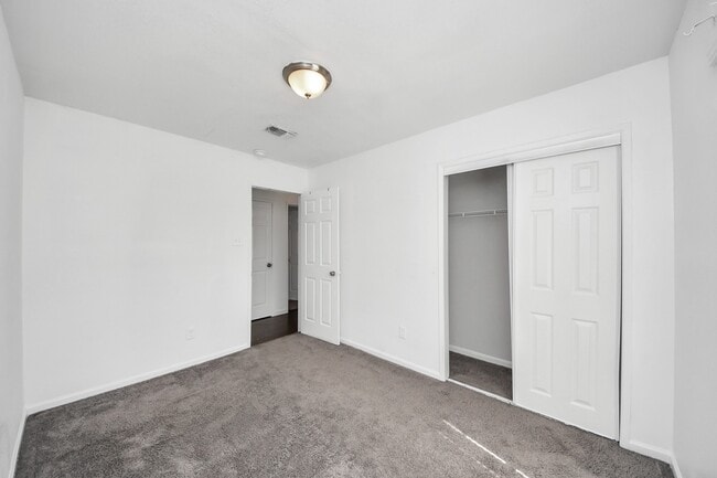 Building Photo - 7410 La Pl Dr