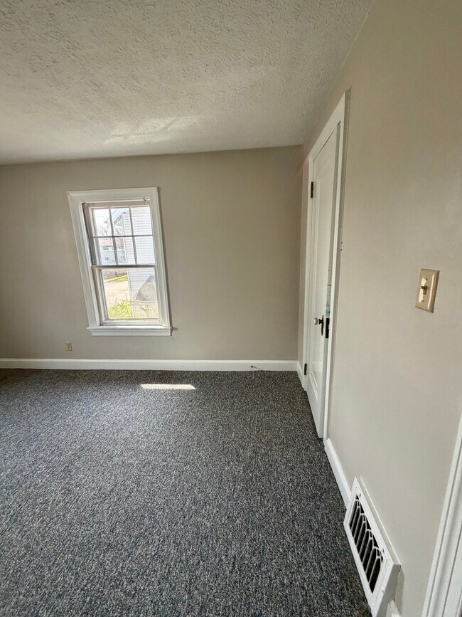 Building Photo - 306-310-310 E Washington St