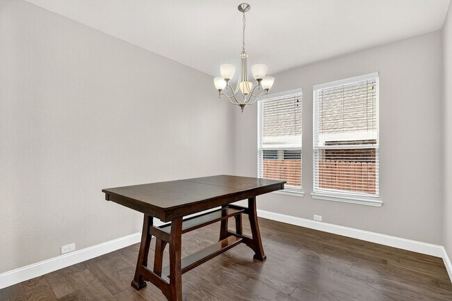 Building Photo - 1012 Summer Ln