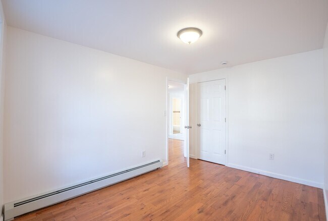 Building Photo - 427 4th St