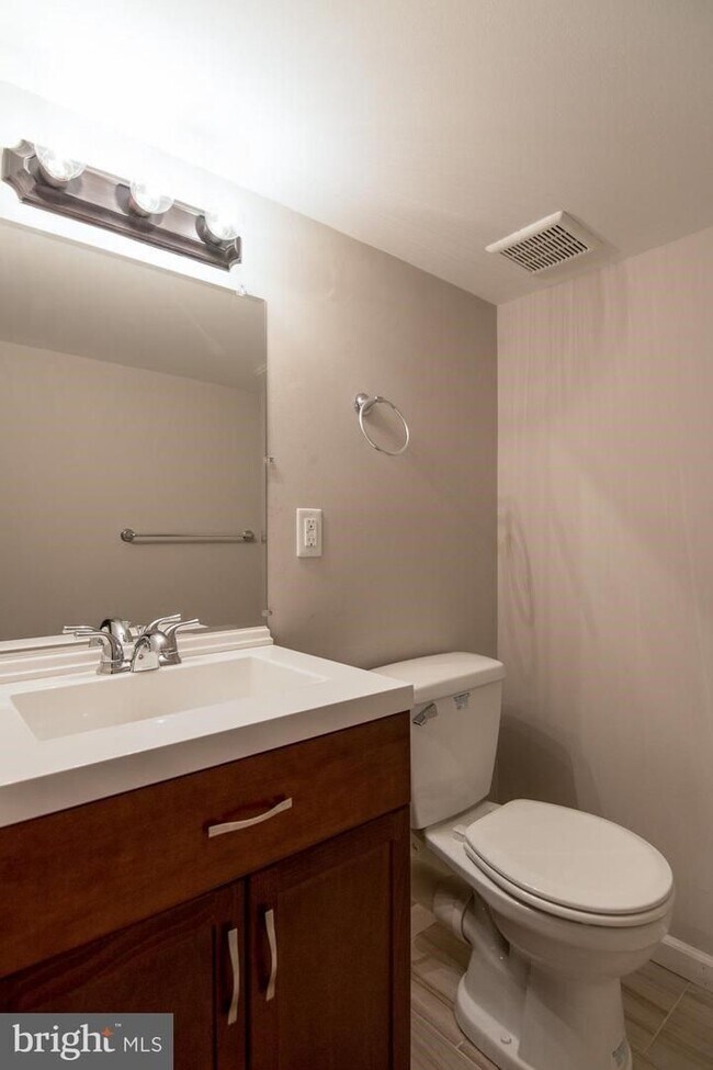 Building Photo - Charming 2 Bedroom/2.5 Bathroom Townhome in Patterson Neighborhood, MD!