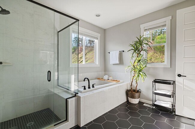 Building Photo - Luxury North Creek Living with Privacy and Designer Upgrades