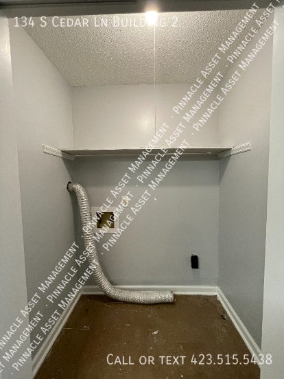 Building Photo - 134 S Cedar Ln