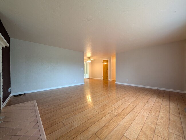 Building Photo - 3-Bedroom, 1-Bath Home Near River Road In ...
