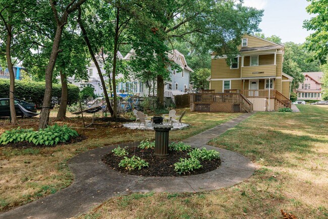 Building Photo - 409 Norton Pkwy