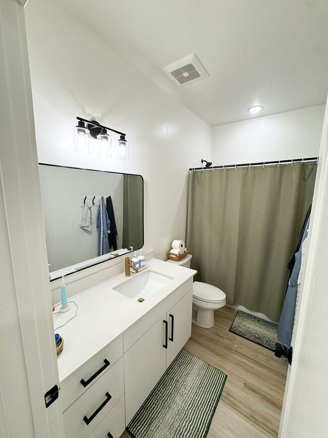 Building Photo - Beautiful Condo For Rent In Rexburg!