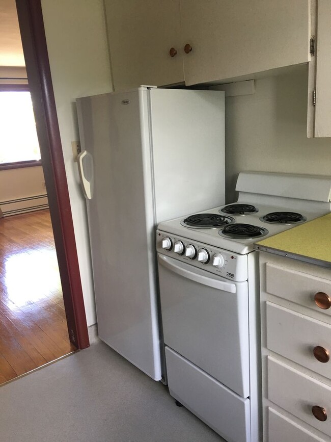 Building Photo - Charming 1 Bedroom/1 Bath Near Campus