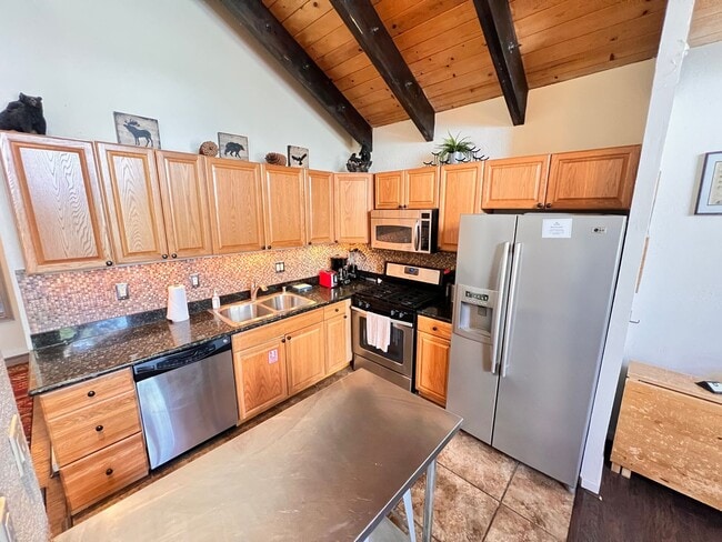 Building Photo - Fully Furnished Rental