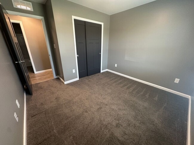 Building Photo - Beautiful 4-Bedroom; 2 bath Home for Rent Near Lake Shawnee