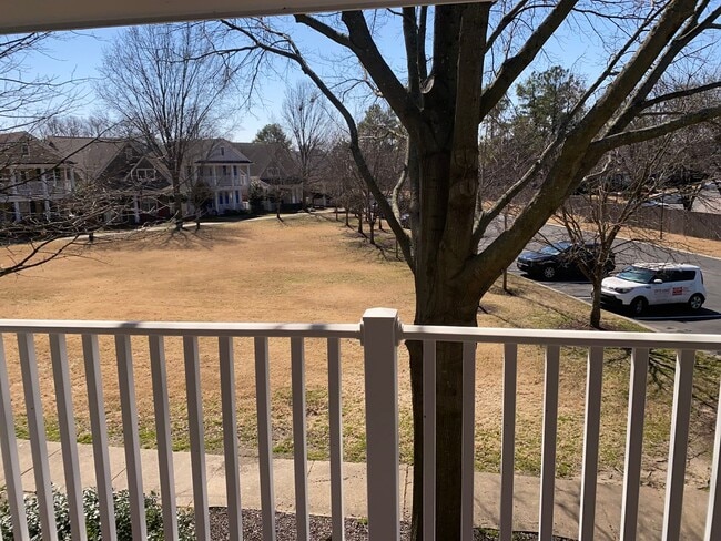 Building Photo - Rare home on the island! Large fenced in back yard! Pets are allowed. Owner will manage.
