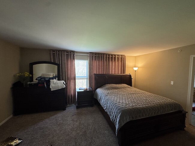 Building Photo - 207 Black Hill Dr