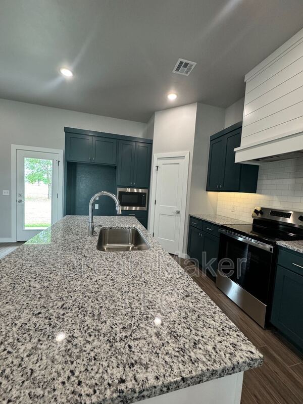 Building Photo - 761 Apple Blossom Wy