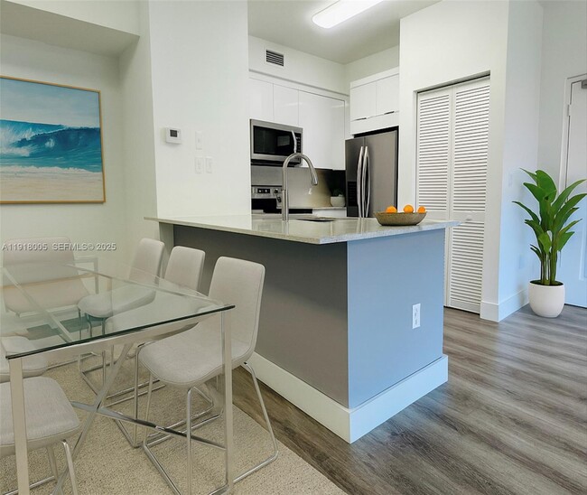 Building Photo - 7300 NW 114th Ave