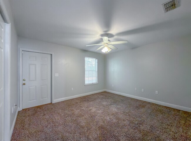 Building Photo - 3289 Sawtooth Dr