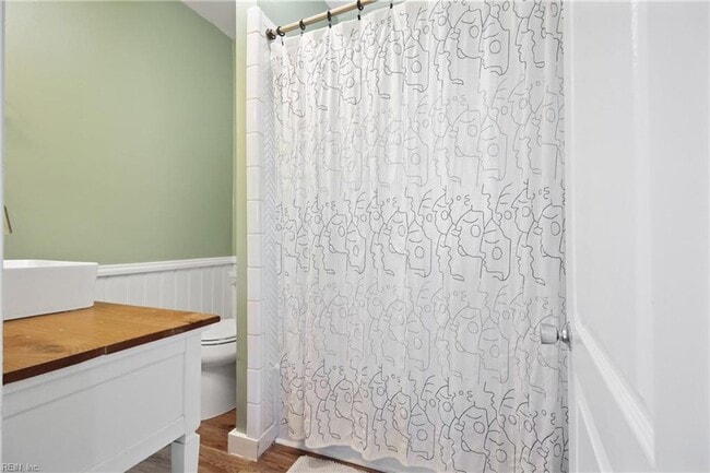 Building Photo - Classic 3 bedroom Home in the heart of Colonial Place