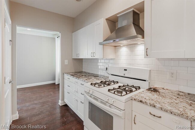 Building Photo - 1610 Yosemite Blvd