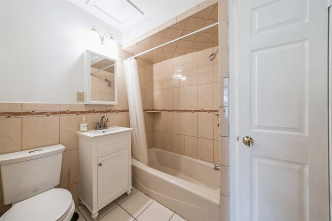 Building Photo - 309 14th St