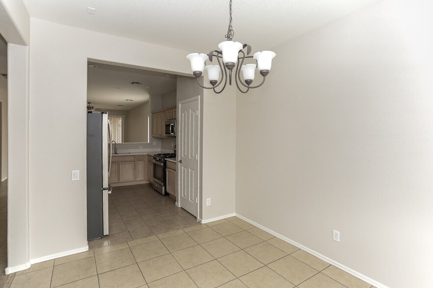 Building Photo - 11722 W Lincoln St