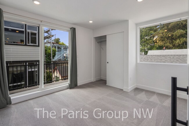 Building Photo - Modern 2BR Columbia City/Hillman City Town...