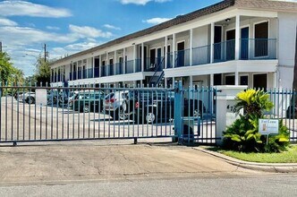 Building Photo - 4709 Harmon Ave