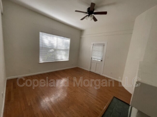 Building Photo - 829 5th St N