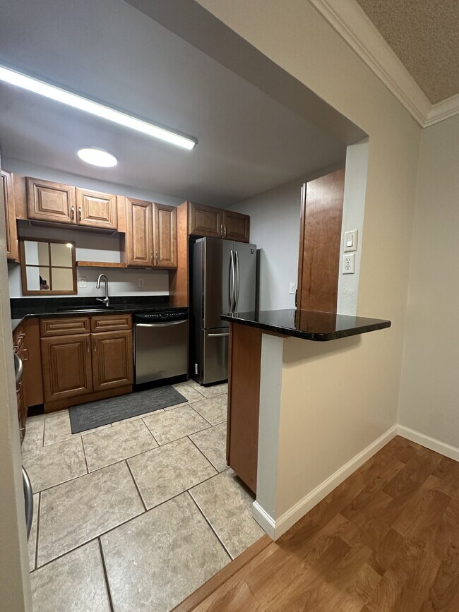 Building Photo - 2 bedroom, 2 bathroom condo across from th...