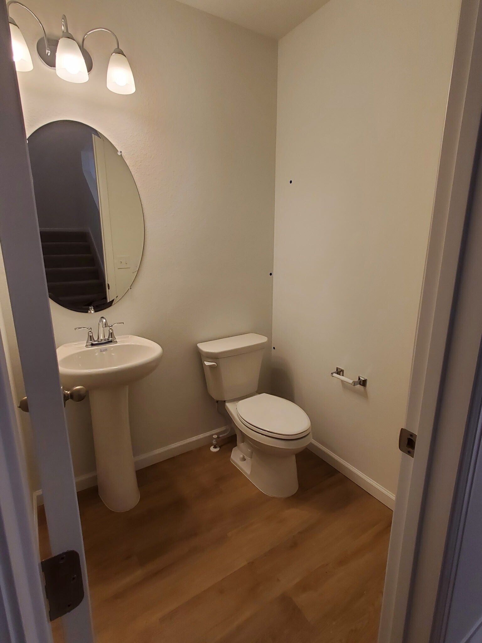 Building Photo - 2435 Vanhoutte Vw