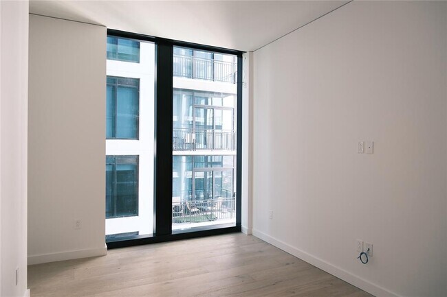 Building Photo - 610 Davis St