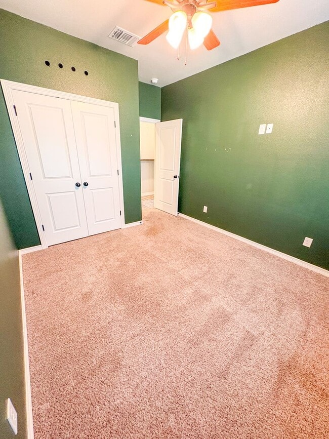 Building Photo - 701 Juniper Dr