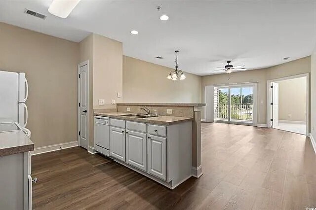Building Photo - Coming Soon! Great Three Bedroom Condo in Myrtle Beach with Pool and Just 4 Miles to Beach!