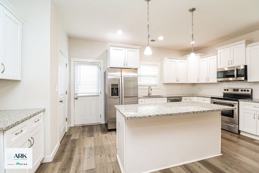 Building Photo - 3028 Celia Ave