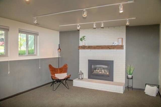 Building Photo - 9908 S Falconhurst Dr