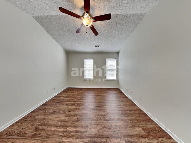 Building Photo - 6118 Goldenfield Dr