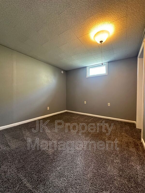 Building Photo - 3810 9th Ave S
