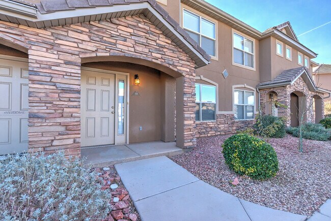 Building Photo - 3155 S Hidden Valley Dr