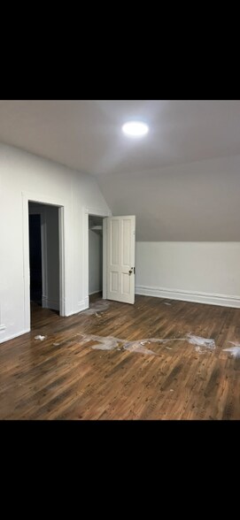 Building Photo - 3814 NE 6th Ave