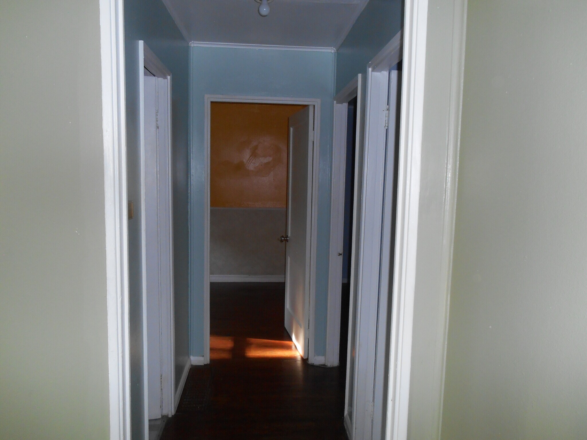 Building Photo - 813 S Mitchell St