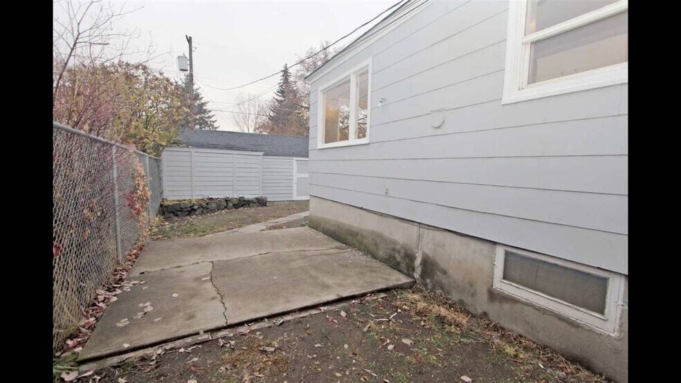 Concrete BBQ Patio - 1024 E Hoffman Ave