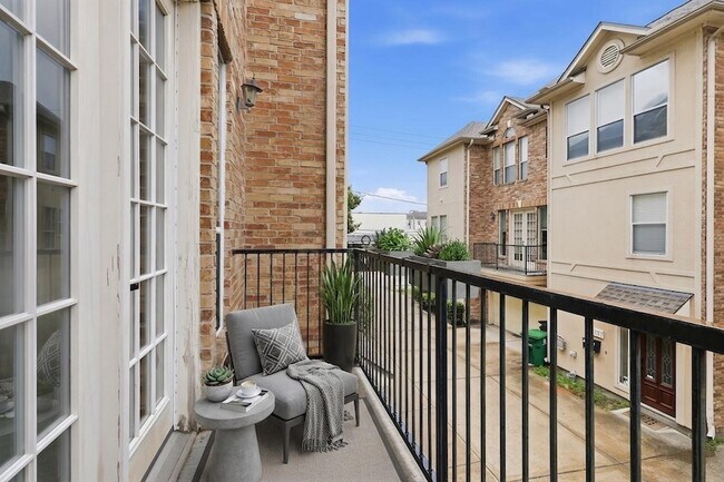 Building Photo - 1110 Birdsall St