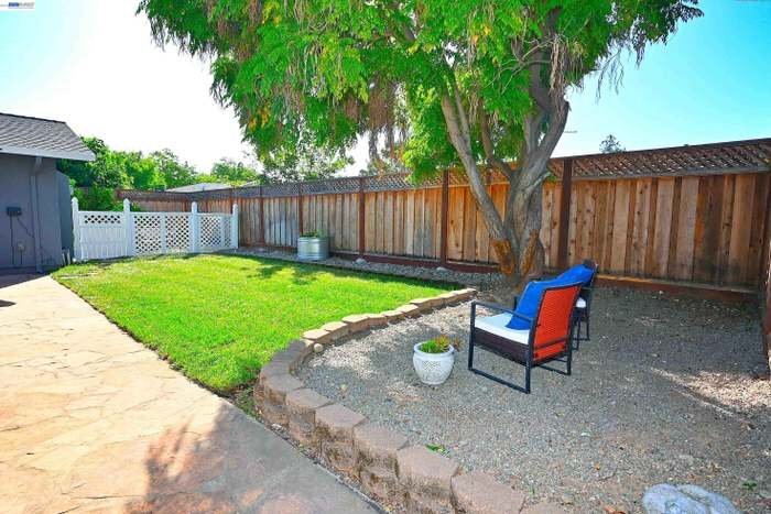 Building Photo - 749 Moraga Dr