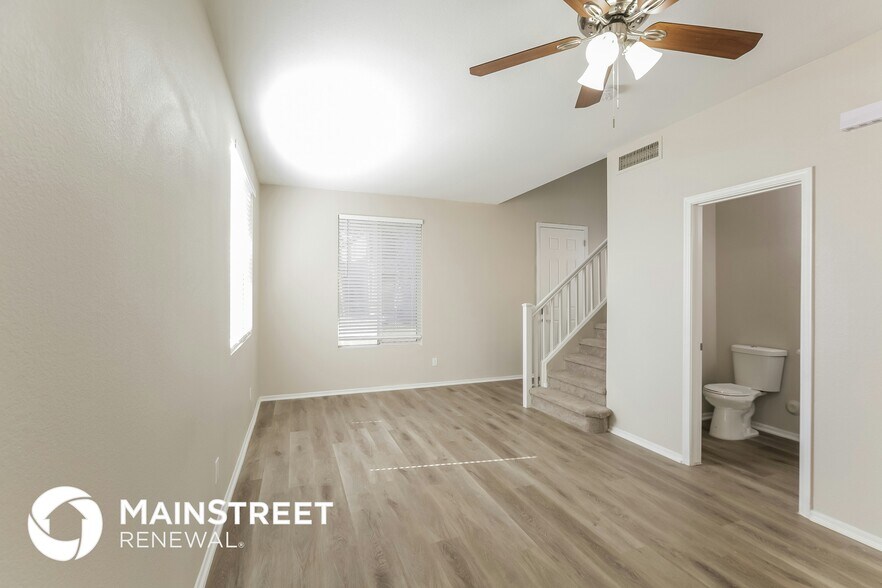 Building Photo - 1510 E Sonrisas St