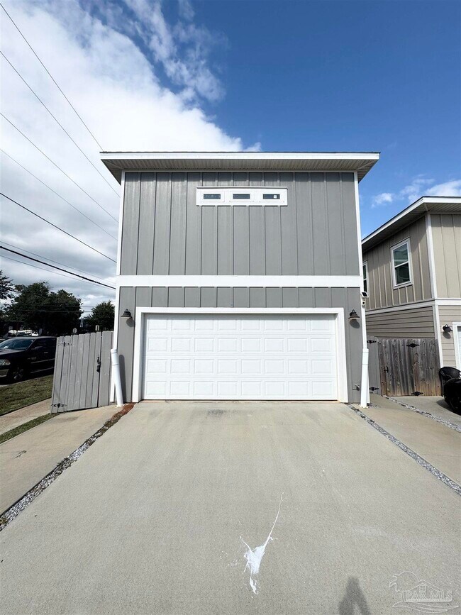 Building Photo - 1191 W Romana St