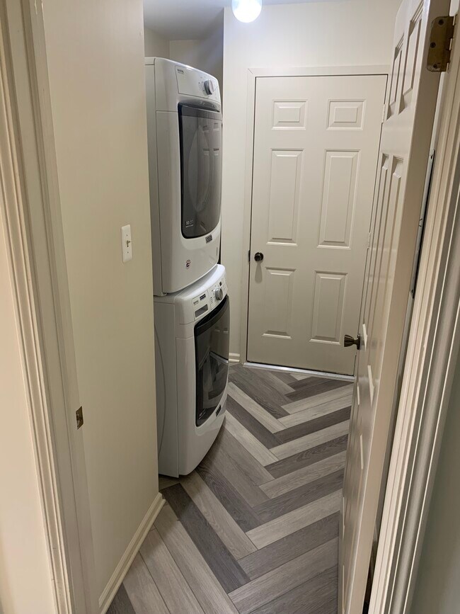 Building Photo - 2013 Ammer Ridge Ct