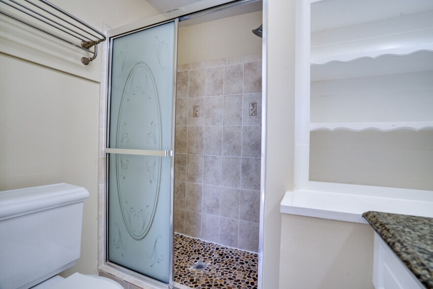 Building Photo - 7913 Central Park Cir