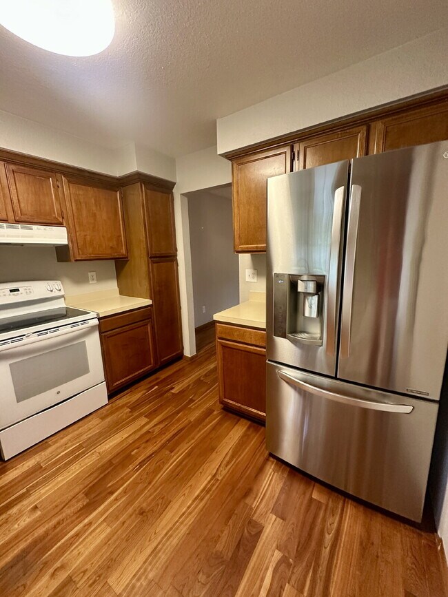 Building Photo - Don't Miss out on this 2 Bed +Loft Townhome in Northpark Available August 14th, 2026!