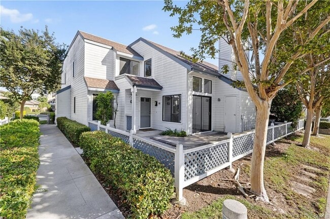 Building Photo - 45 Briarglen