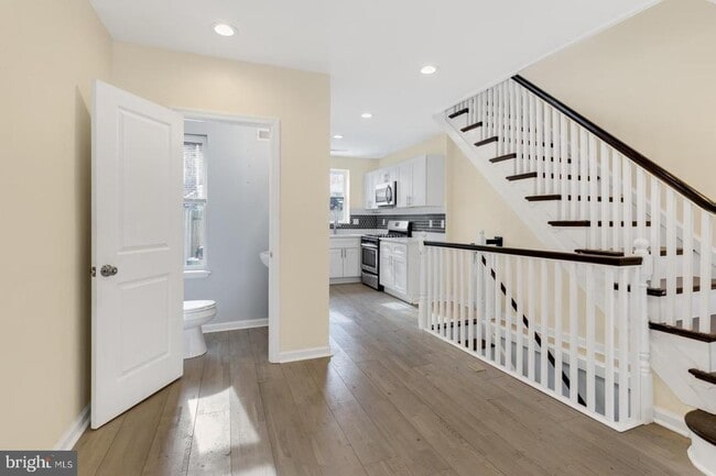 Building Photo - 2124 Sigel St