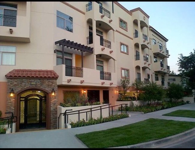 Primary Photo - 4440 Vantage Ave