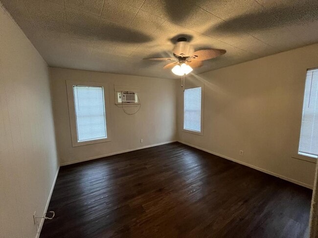 Building Photo - 1507 E North St