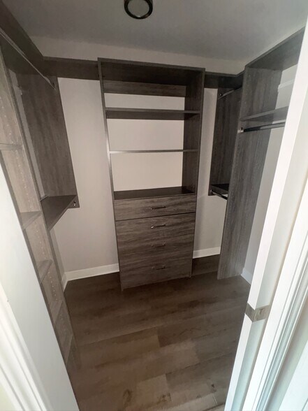 Building Photo - 110 E Delaware Plz